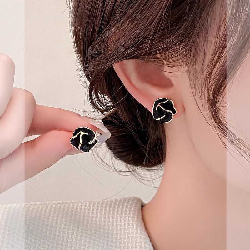 法式彩绘黑色山茶花耳钉女