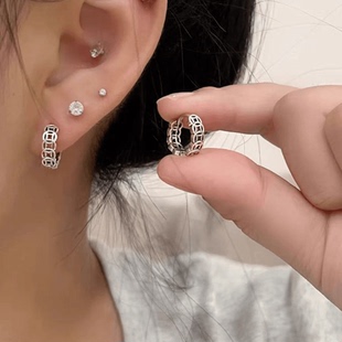 铜钱耳扣女2025秋冬高级感耳环小众设计感清冷感耳圈轻奢百搭耳饰