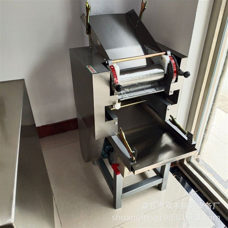 60型轧面机铜芯电动压面机不锈钢鲜湿面条机商用挂面成型机