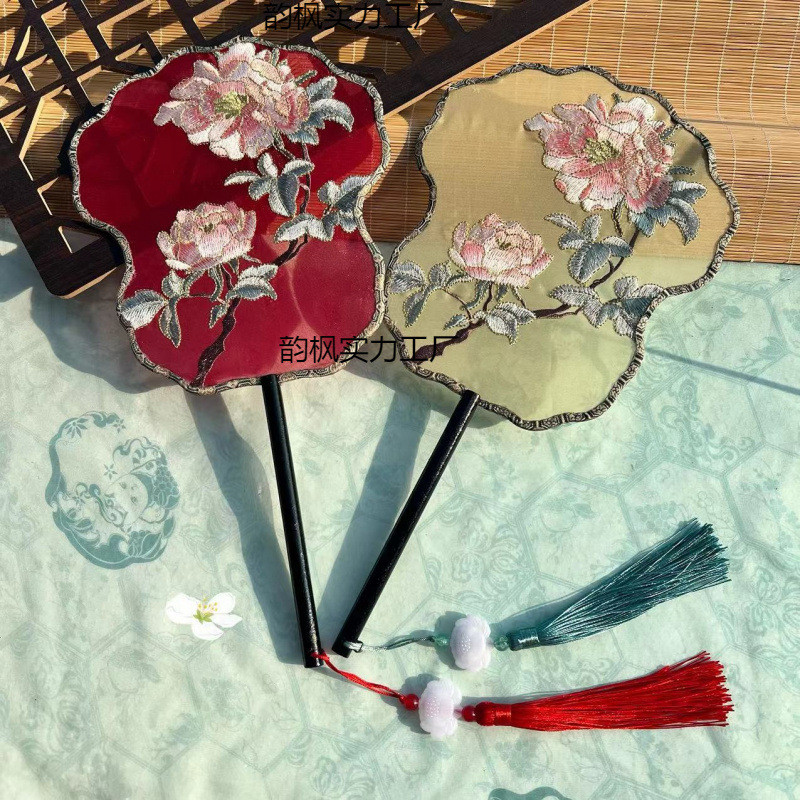 牡丹汉服团扇古典百搭汉服小白菜框形古风绣花团扇中国风拍照道具
