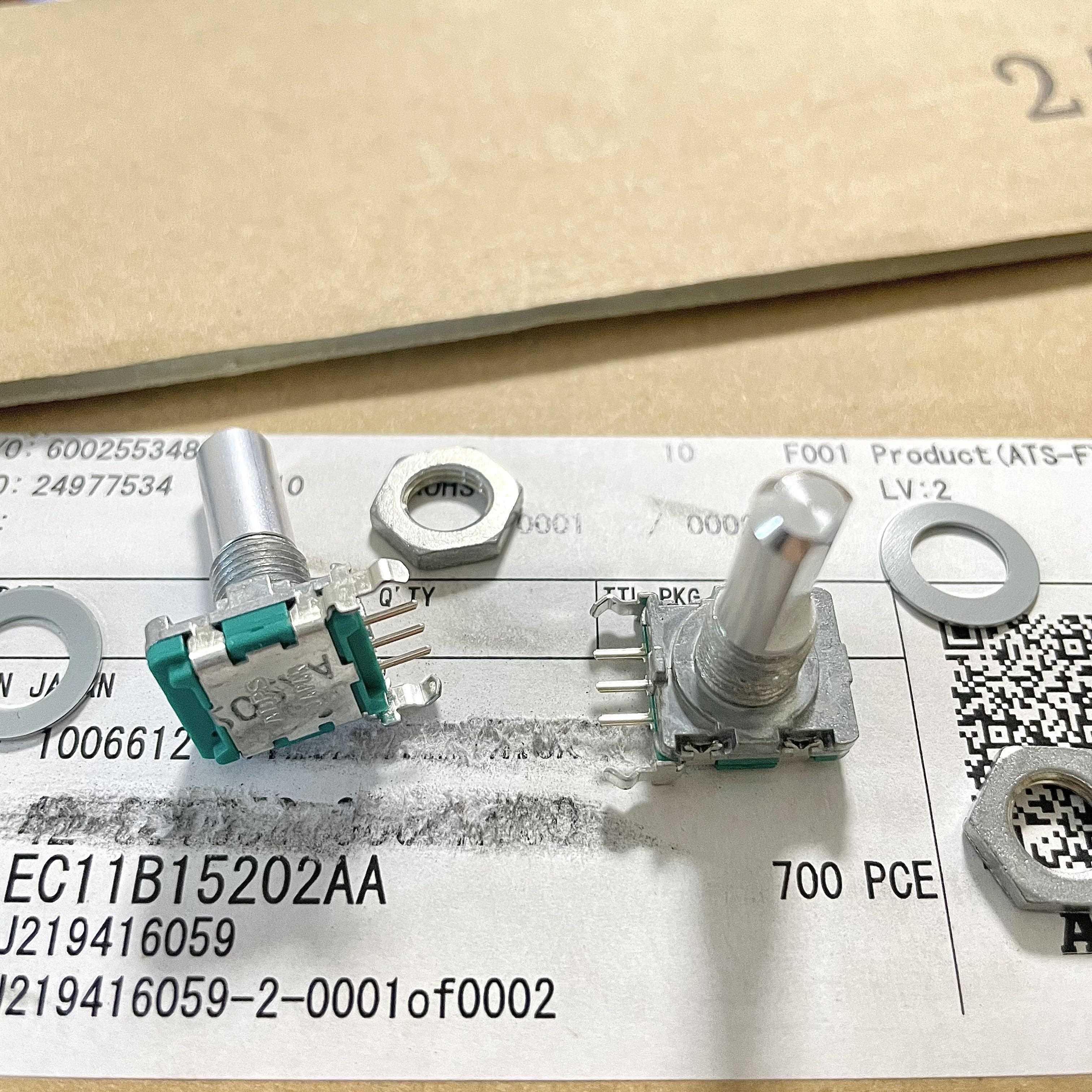 ALPS编码器 EC11B15202AA 轴长20MM 定位数30脉冲数15 不带开关