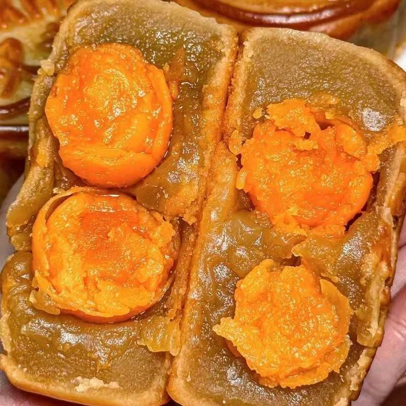 广式月饼双黄白莲蓉蛋黄月饼老式手工糕点食品特产中秋节散装批发