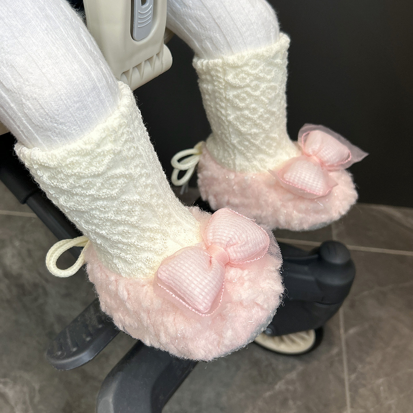 秋冬毛绒保暖防滑地板学步鞋