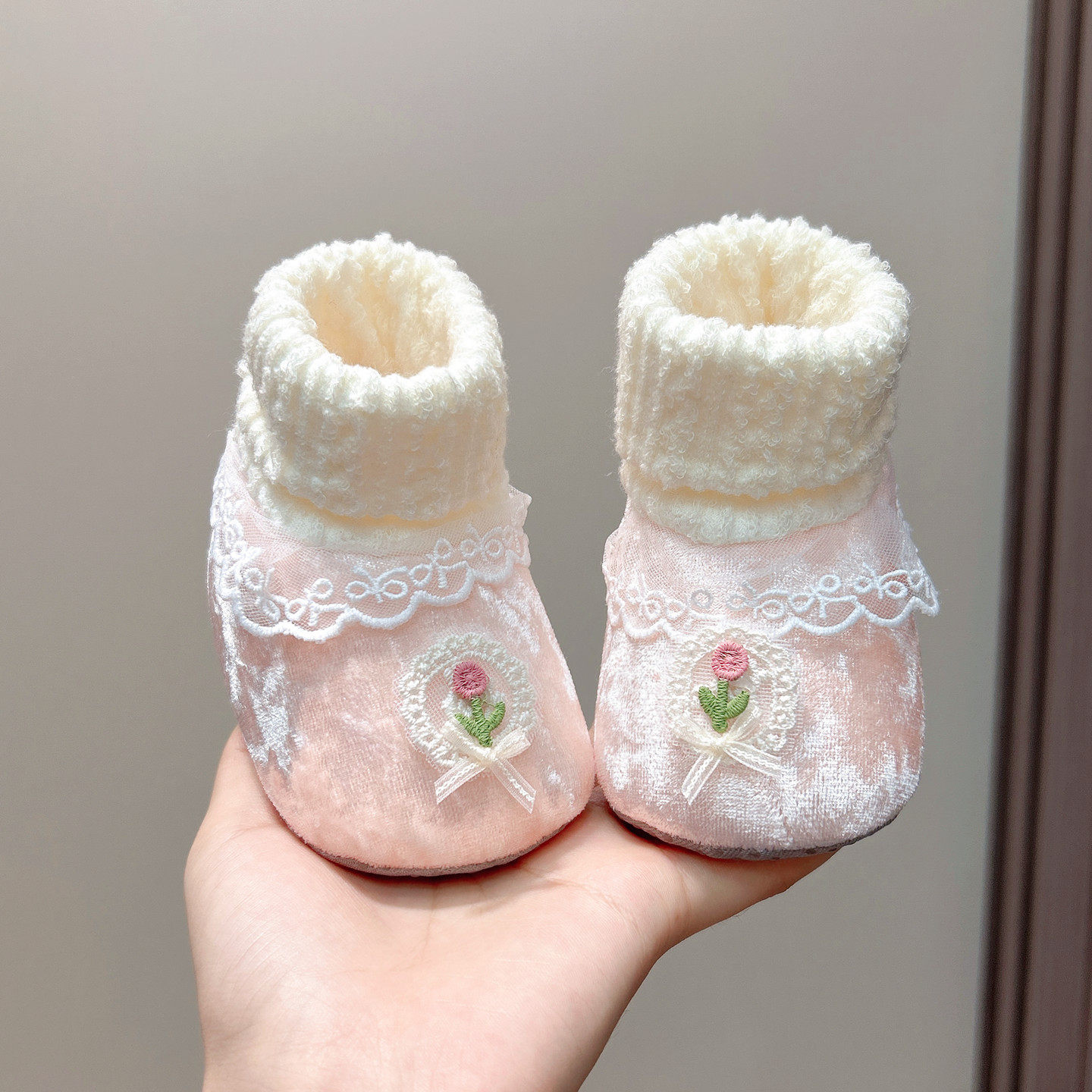 婴儿春秋冬季软底防滑加绒不掉鞋