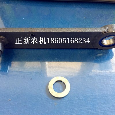 久保田688收割机配件 688粉碎机张紧臂改装带轴承5T057-65812