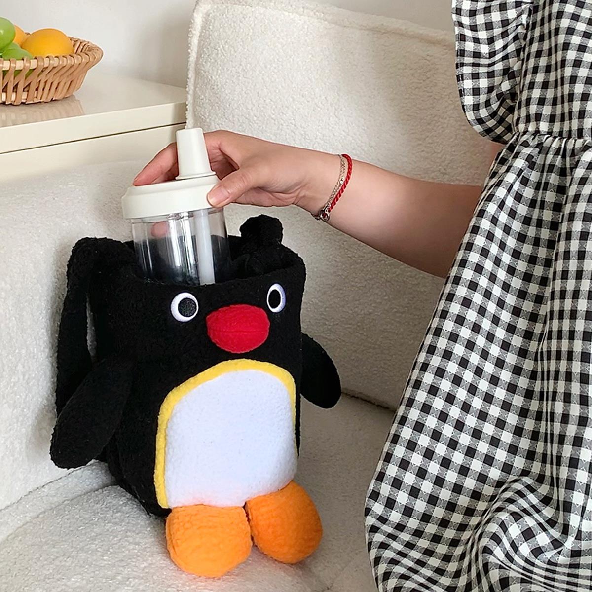 Pingu企鹅毛绒水杯套创意户外便携保温杯玻璃杯杯套水桶包斜跨包