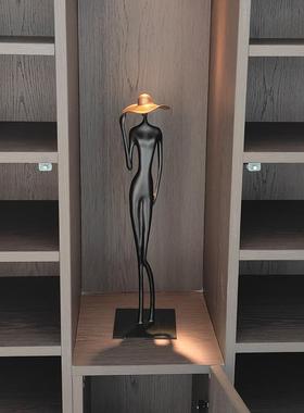 抽象人物艺术雕塑摆件轻奢高档客厅玄关意式桌面小众创意工艺品