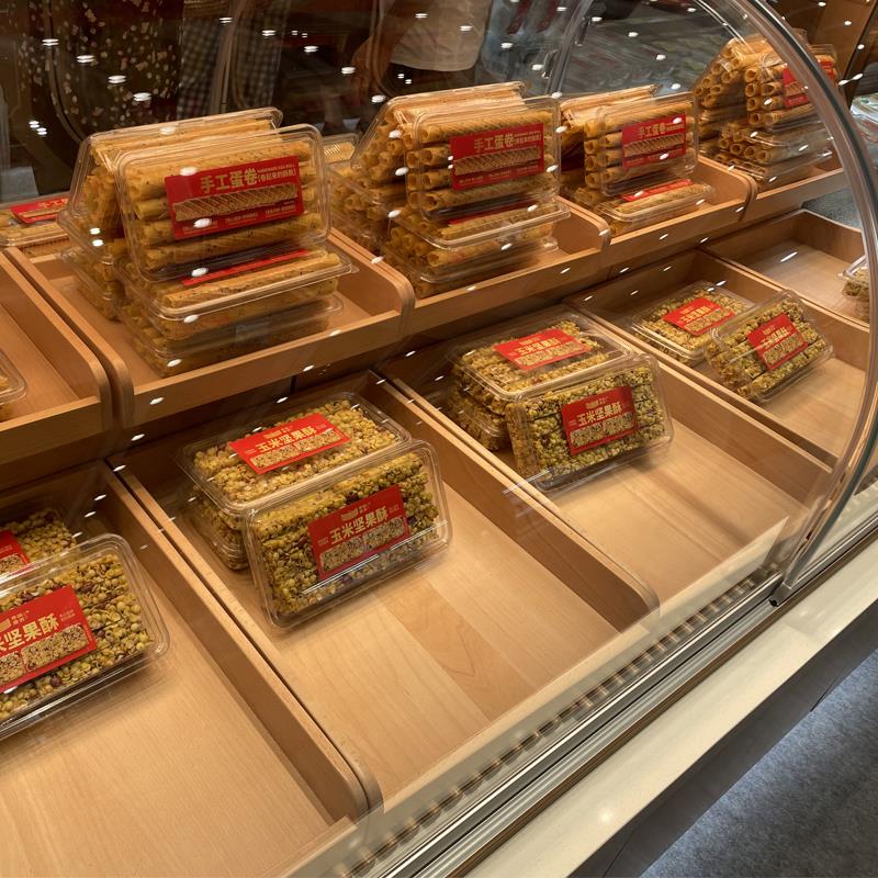 定制蛋糕坊烘焙店面包柜台软装木盘糕点晾网托盘中岛柜设计方案