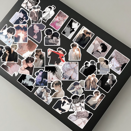 50张恋与深空证件照贴纸diy手机壳相册手账本笔记本电脑平板充电宝水杯相框画桌面门窗墙面背卡书架防水贴纸