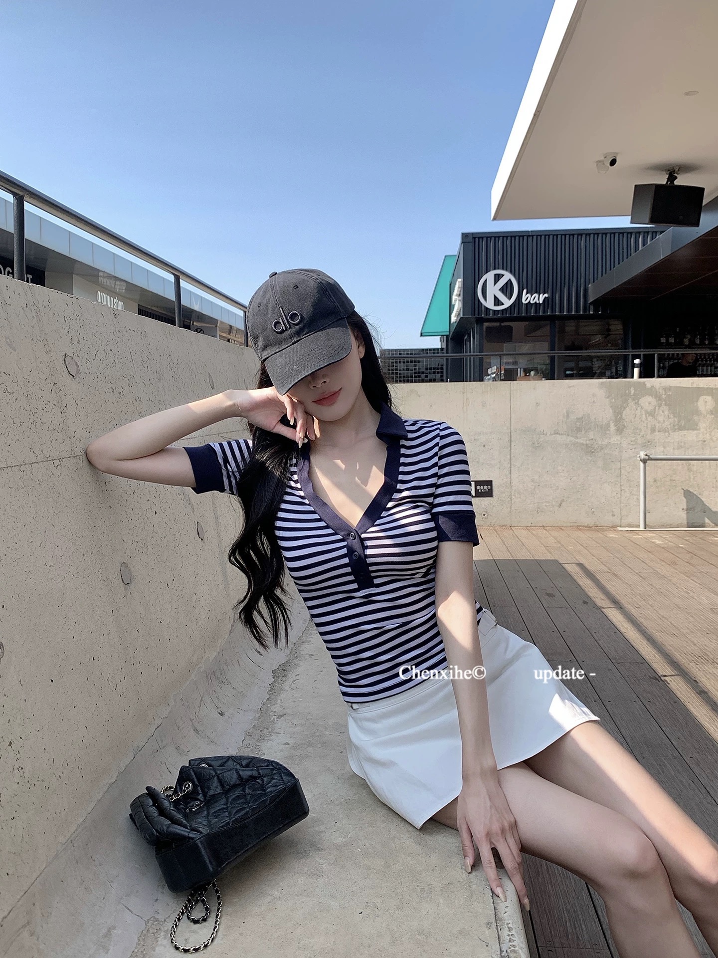 何晨曦 莱赛尔条纹学院风翻领miu系polo领T恤夏季V领显瘦短袖上衣