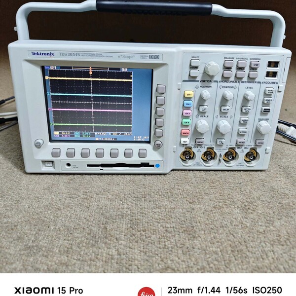 泰克TDS3054B示波器 成色不错，外壳屏幕都无，详细