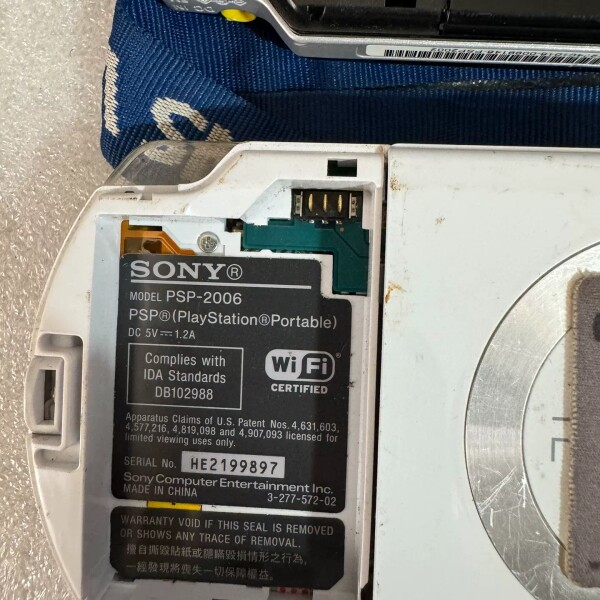 "PSP2006，PSP2002,品相见图，没后盖，没电池"