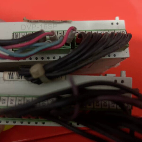 议价台达PLC DVP16SP拆机品，功能正常。成色如图，外壳有