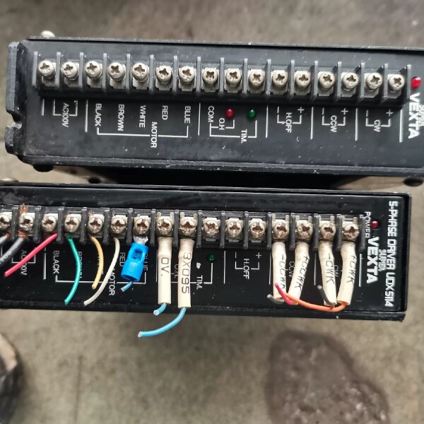 东方驱动器UDX5114，自己剪的线，一起2台，本产品不--议价商品
