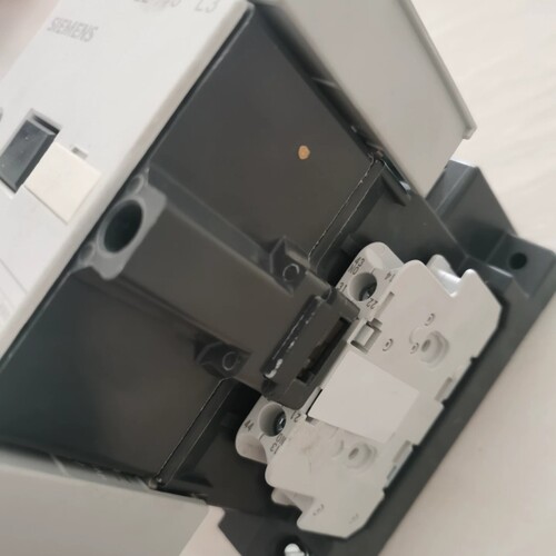 3TF47交流接触器 线圈电压220v 成色如图，议价