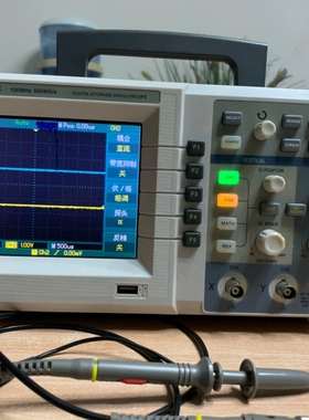 议价优利德UT2102C示波器，100M，外观如图所示(显示屏顶维修
