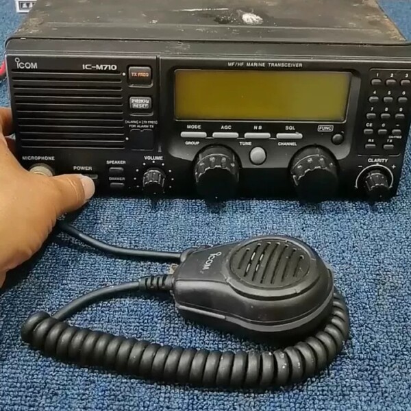 议价ICOM艾可慕IC-M710，主机+手咪+电源线，实物如图所维修