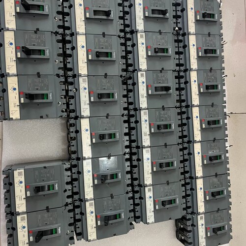 议价CVS100F/160F/250F/N塑壳断路器，3P