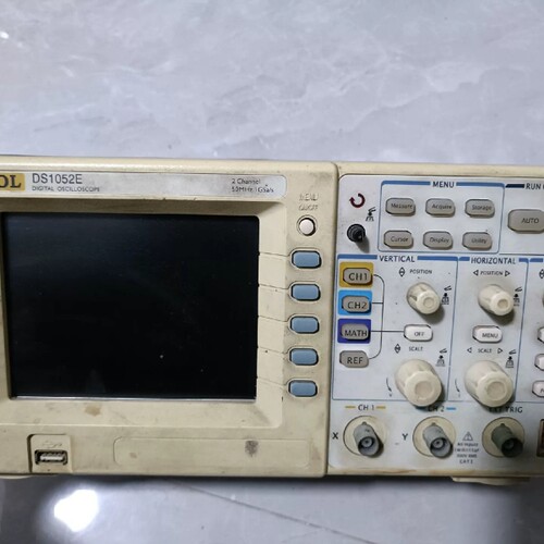 原装正品DS1052E示波器 外观成色如图了 面板缺一个旋钮 外议价