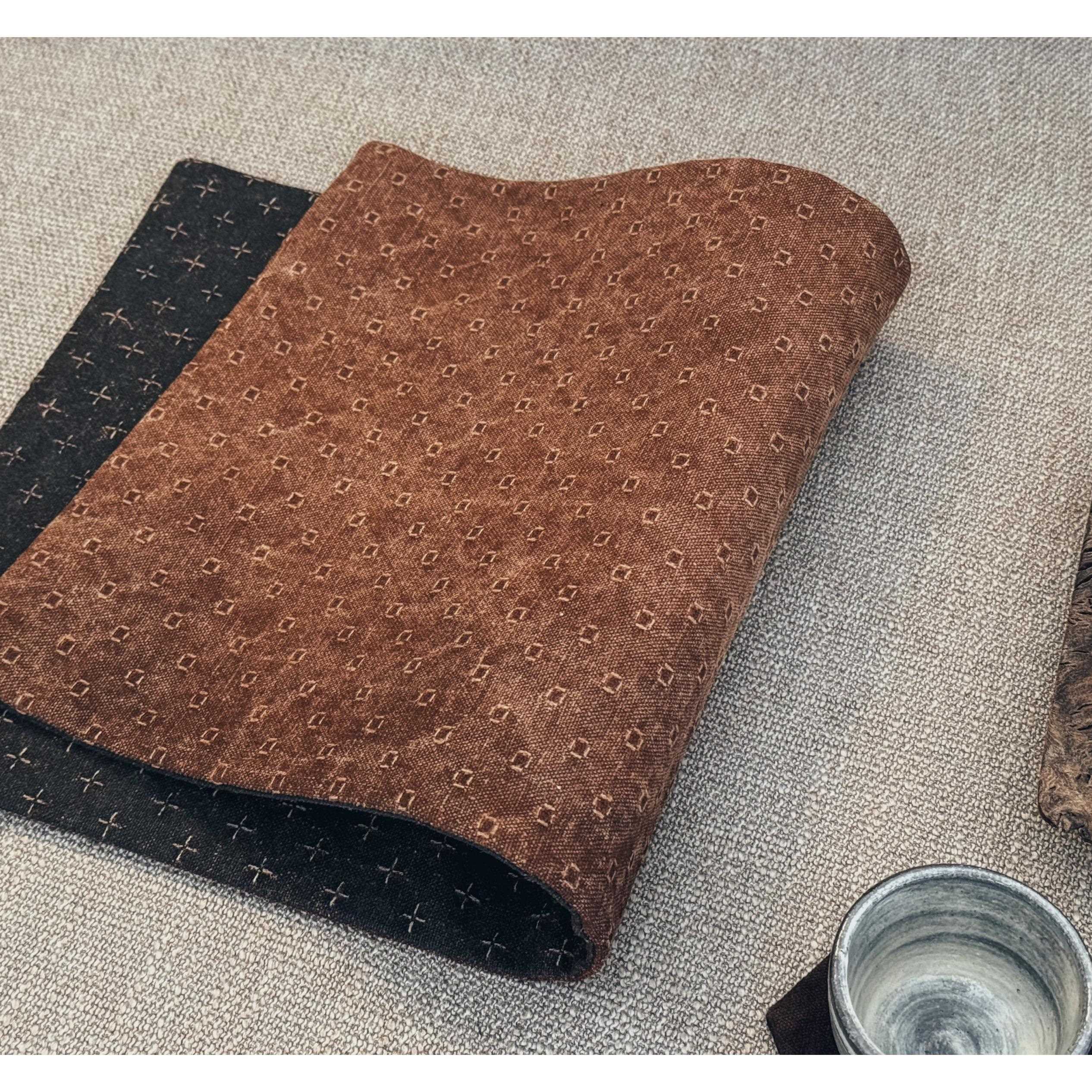 青山见采 双面老料香云纱十字纹茶席古朴茶桌垫中式侘寂风百搭垫