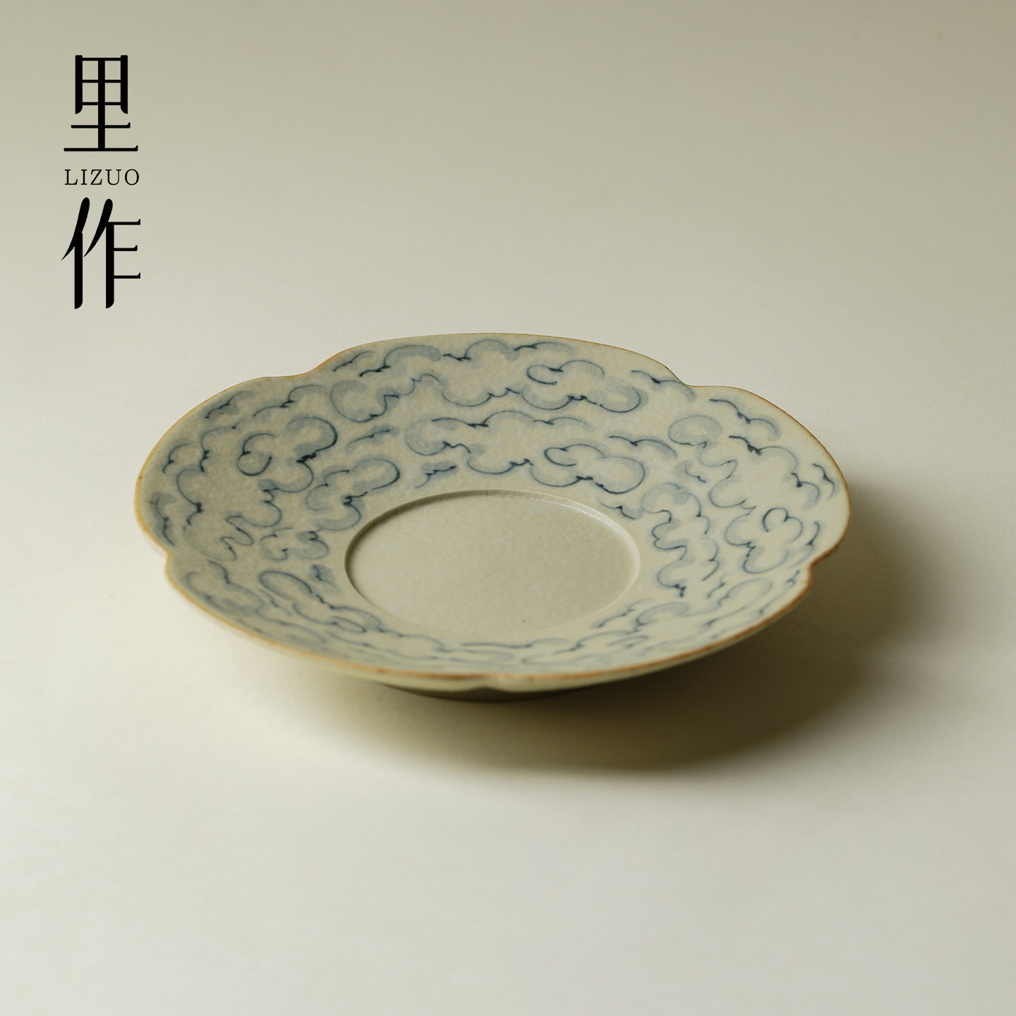 里作青花火石手绘祥云花口壶