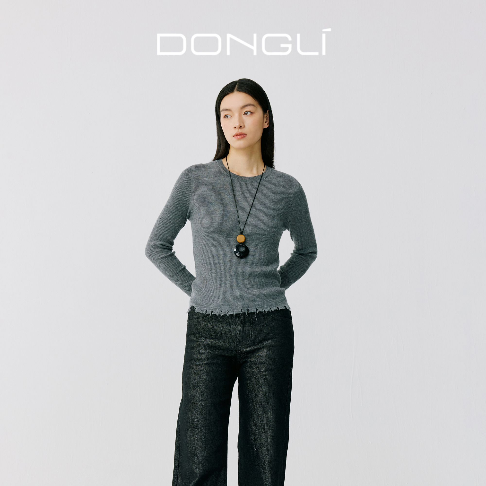 东黎精纺全成型修身圆领套衫