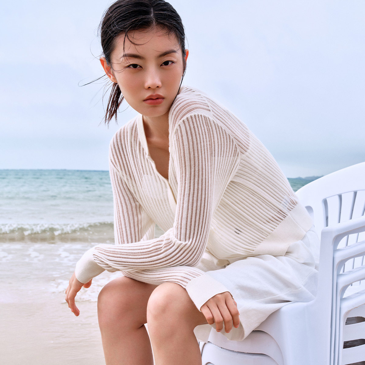 东黎 温柔的海风-波光透影2025夏季女士针织圆领镂空开衫轻薄外套