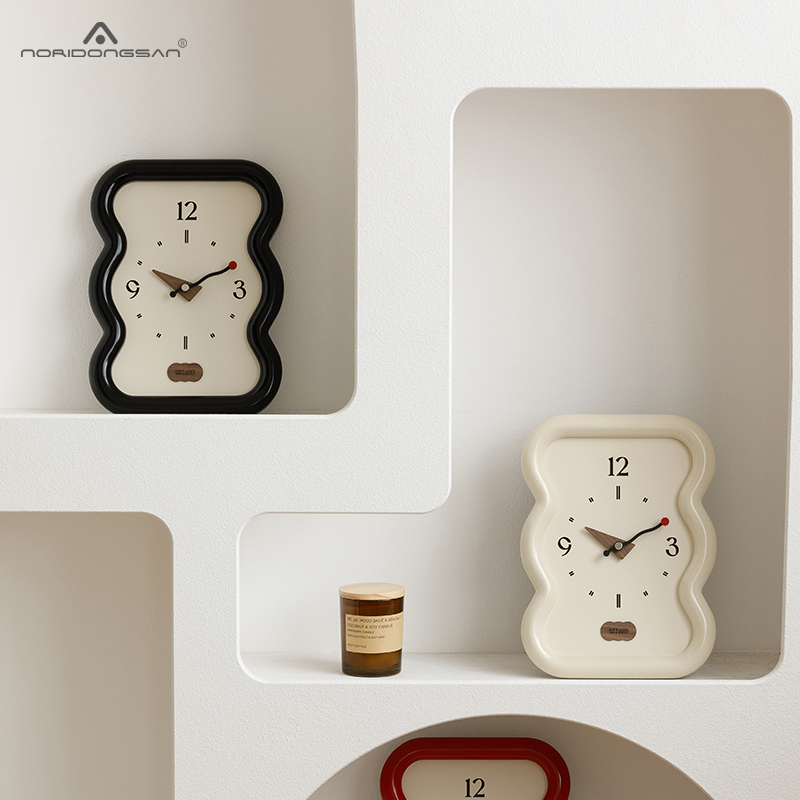 屋准奶油风时钟表客厅卧室装饰台式钟表2024新款桌面摆件高档摆钟