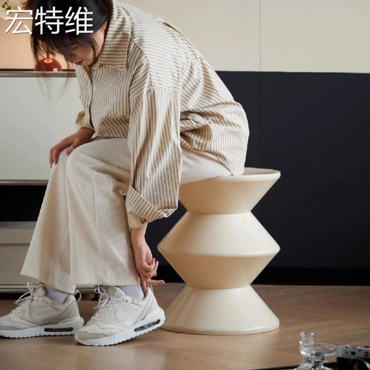 网红设计师矮凳小户型家用客厅换鞋坐凳北欧ins创意塑料沙漏凳子