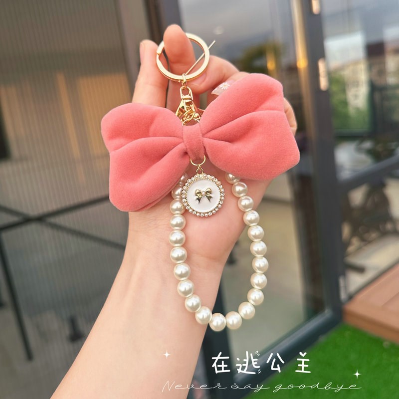 网红款在逃公主蝴蝶结汽车钥匙扣包包通用挂件珍珠链车内装饰女粉