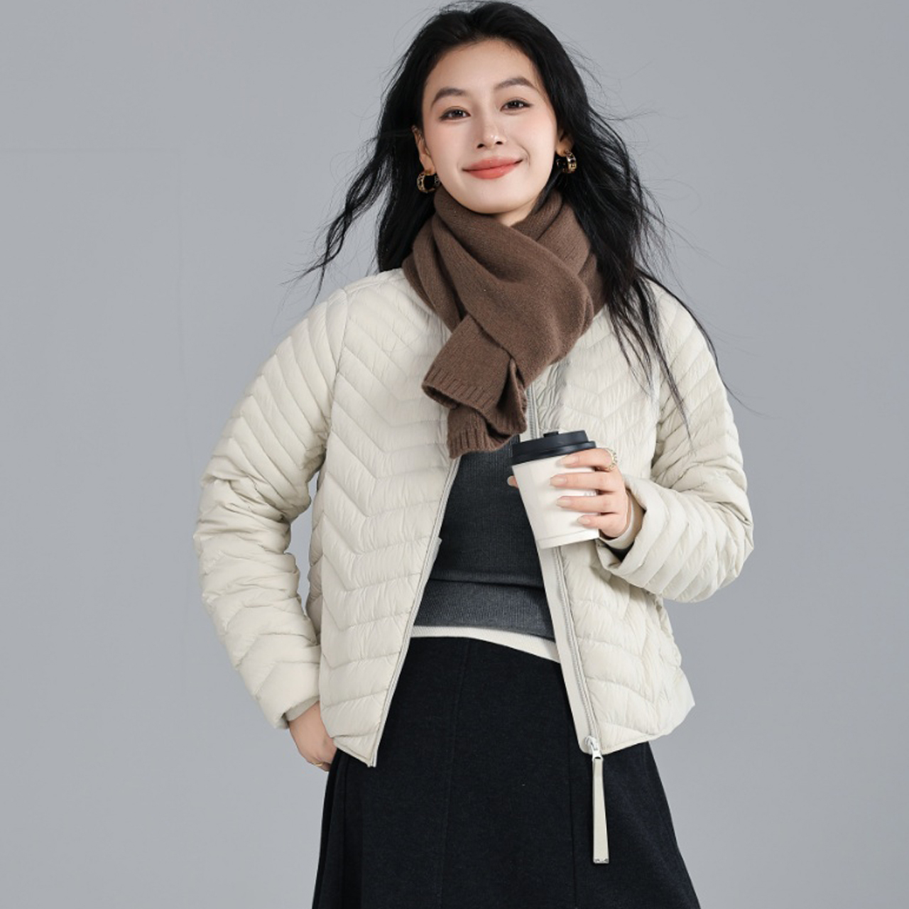 2025冬新款90白鸭绒羽绒服女短款立领时尚宽松休闲新国标羽绒外套