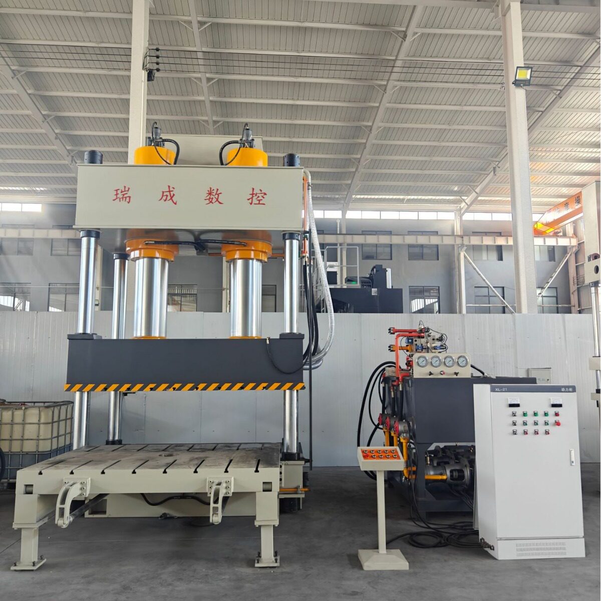 800T可移动工作台粉末成型伺服热锻液压机盐砖油压机奖牌压力机