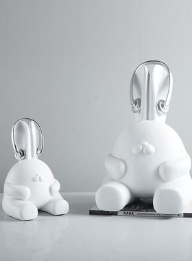 现代简约创意白色树脂兔子雕塑摆件样板房客厅儿童房艺术工艺品