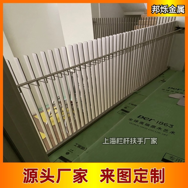 艺术栏杆 上海厂家定制香槟金不锈钢百叶楼梯扶手 扁管楼梯栏杆