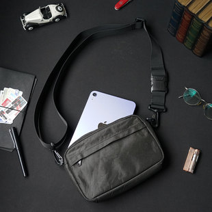 DOOMGEAR双扣小挎包iPadmni收纳单肩斜挎包黑雾大力马机能