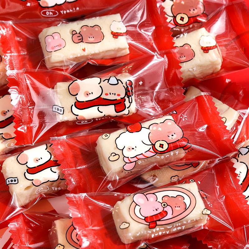25新年牛轧糖包装袋糖果蛇年奶糕太妃咖啡糖机封袋卡通红底熊烘焙
