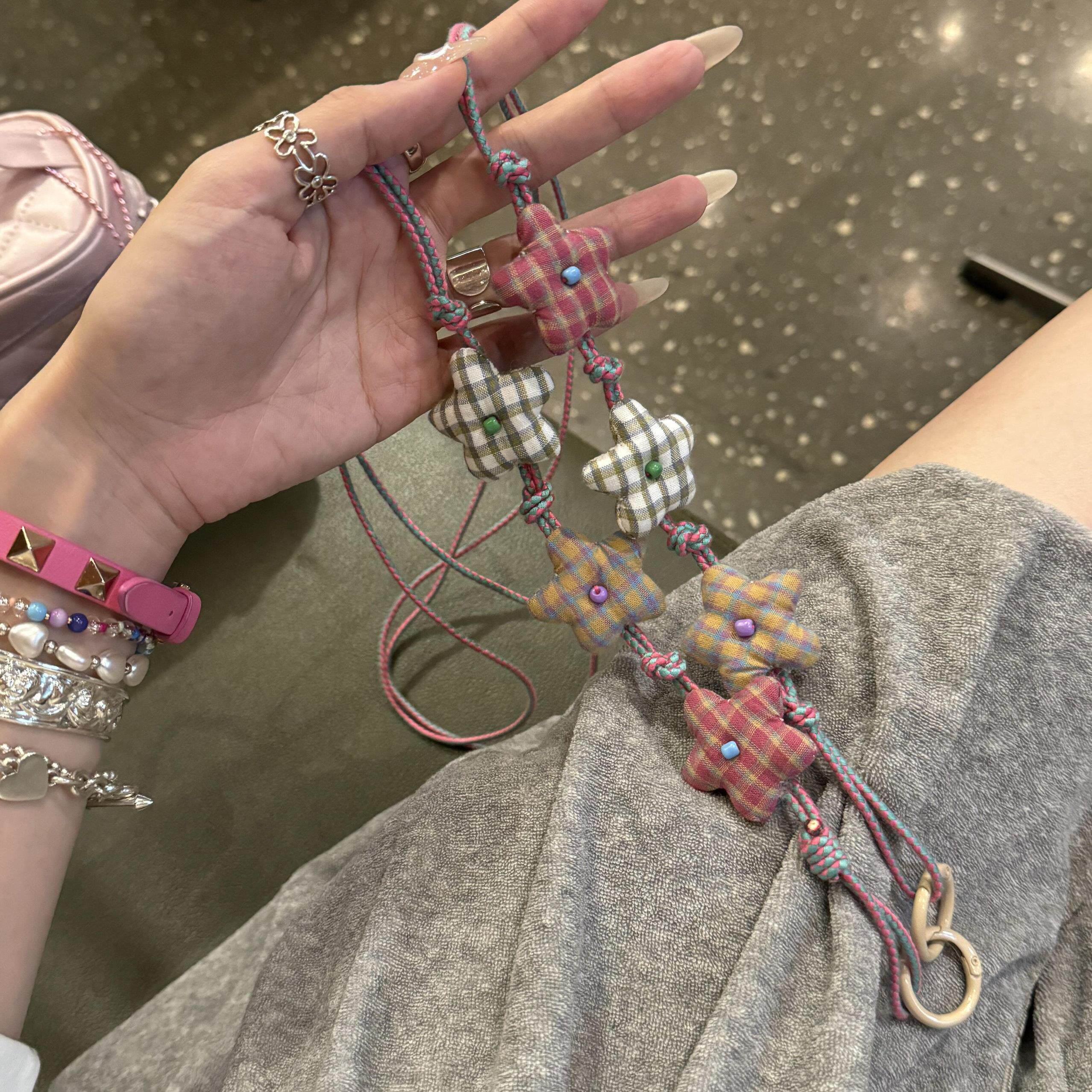 挂脖卡通毛绒手机绳挂件颈绳 · 彩格布艺花挂脖绳