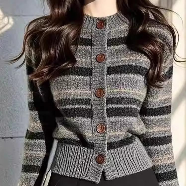 2025蛇年本命年衣服冬季高级感超好看灰色条纹打底针织衫春秋上衣