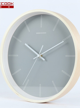 现代简约北欧挂钟：时空云影 金属黑色白色原木框静音家用时钟