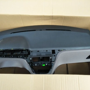 仪表台适用标致2082008A94YL006310GF 16077377MA YL006311XM