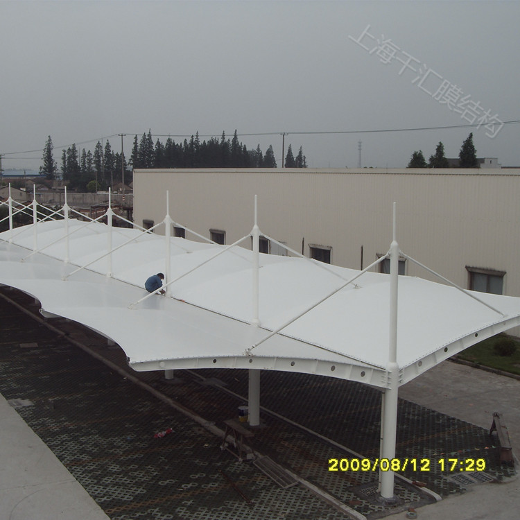厂家设计制作汽车停车棚膜结构车篷张拉膜景观雨棚膜材料制作销售