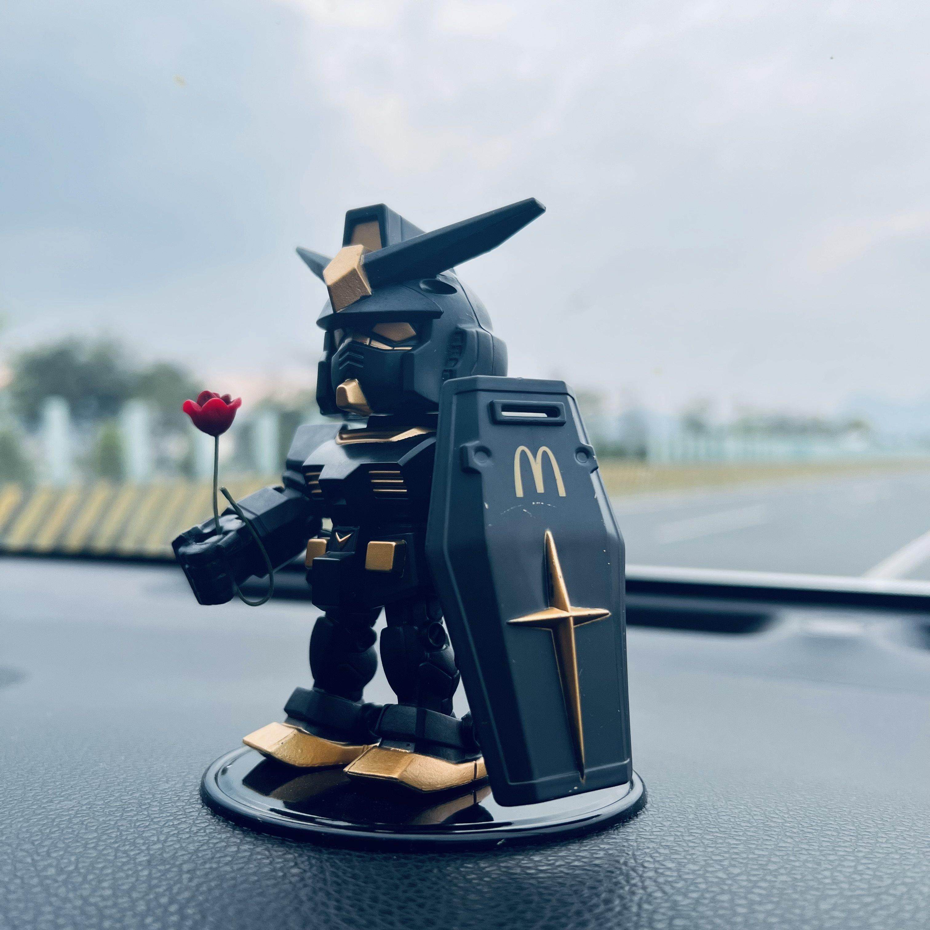 麦当劳联名高达汽车摆件 安格斯黑金元祖车内装饰品男士车载摆件,汽车用品/电子/清洗/改装,摆件,淘宝优惠券,粉丝福利购,淘宝优惠卷