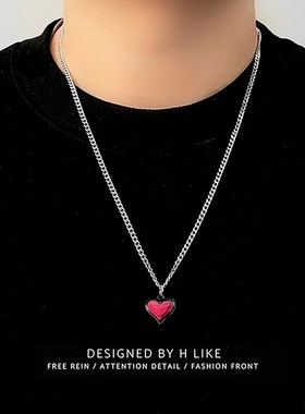 黑边玫红爱心项链吊坠饰品钛钢个性蛇骨短款卫衣链男女气质风配饰