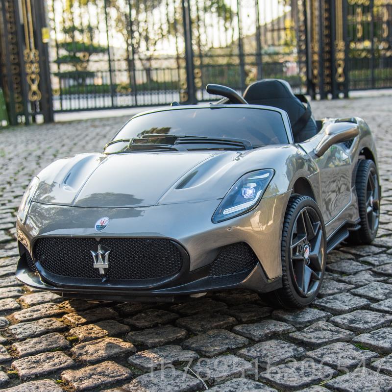 高档儿童电动小车四轮遥充控汽车可坐人男女宝宝玩具孩电四驱摇摆