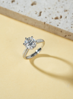 云上叙S925银莫桑石戒指-半壁江山-8.5mm-V30489-E（商城）