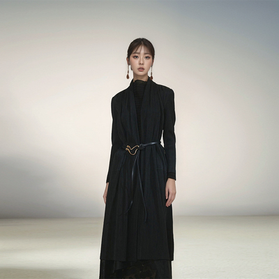 简约显瘦艺术感压褶风衣