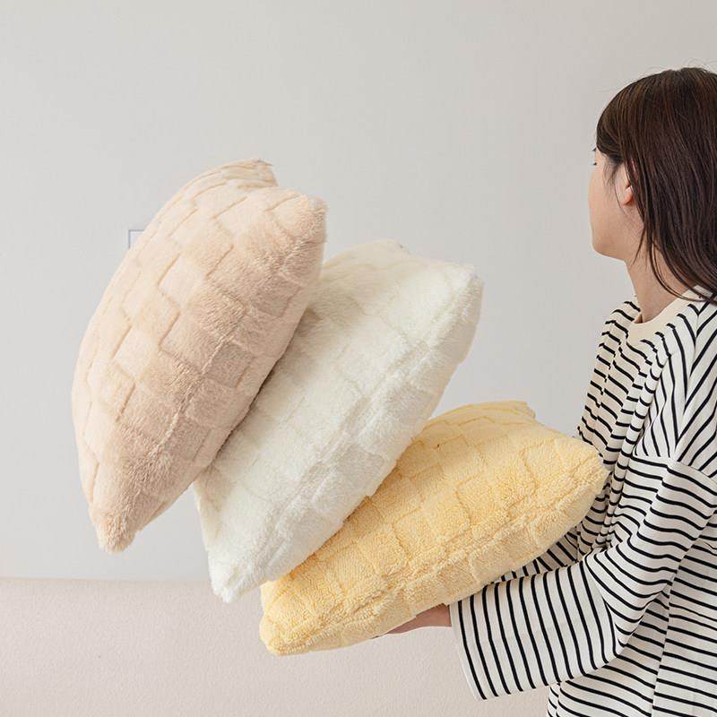 简约米色毛绒撸猫感抱枕含芯客厅抱枕套沙发靠垫午睡腰枕床头靠背,居家布艺,靠垫/抱枕,淘宝优惠券,粉丝福利购,淘宝优惠卷