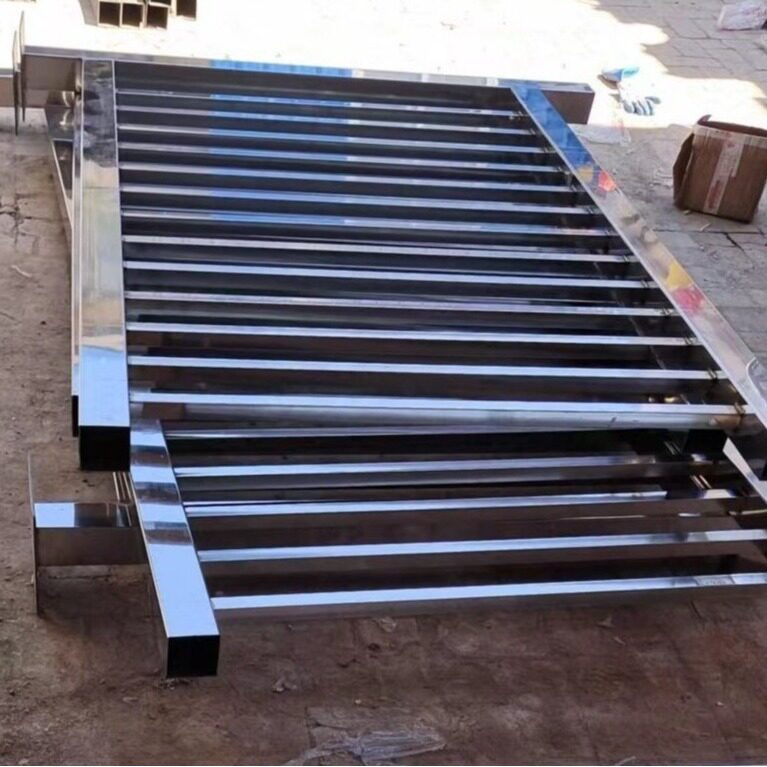 厂家直销不锈钢护栏 304栏杆小区庭院学校厂房安全防护不锈钢围栏