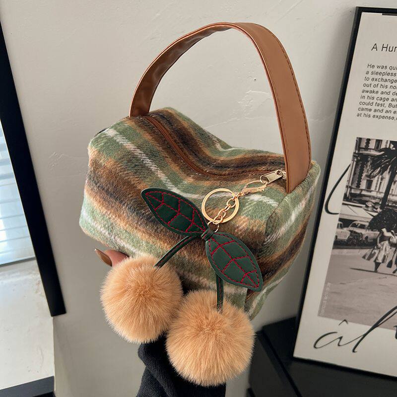 韩系毛呢格子大容量化妆品包女便携高级感百搭旅行手提洗漱收纳包