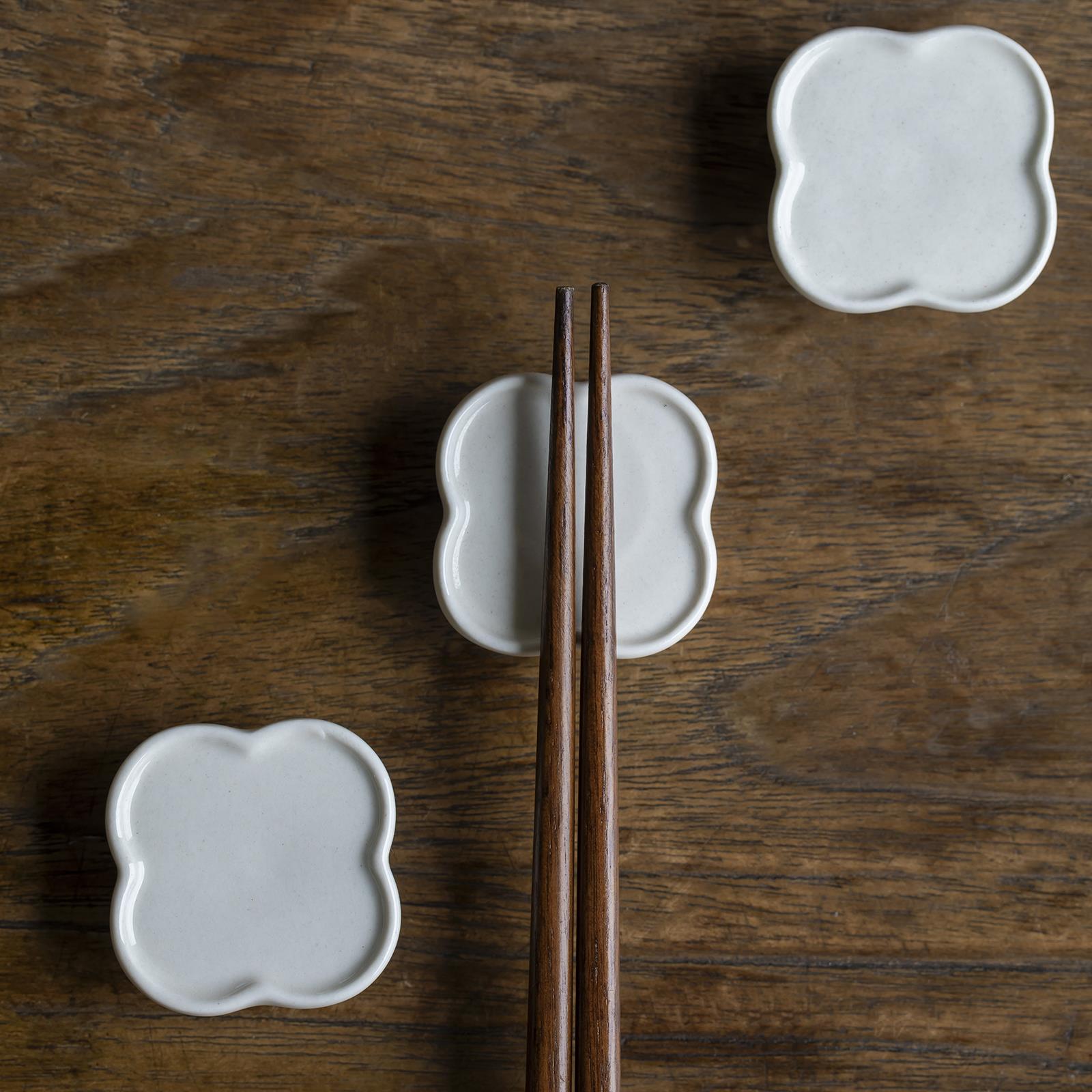 曼叙日式陶瓷筷架家居创意筷托餐桌纯色简约花口筷子架草木灰餐具